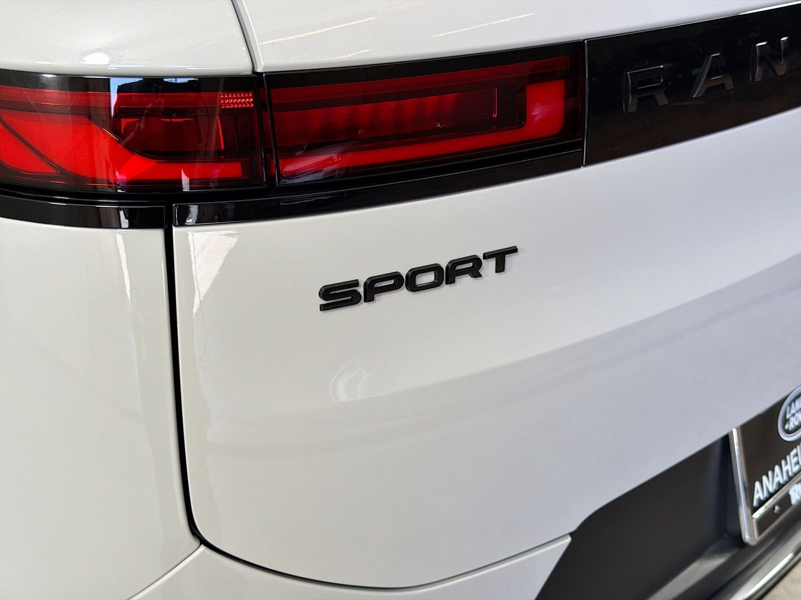 New 2026 Borasco Grey Land Rover SE image 29