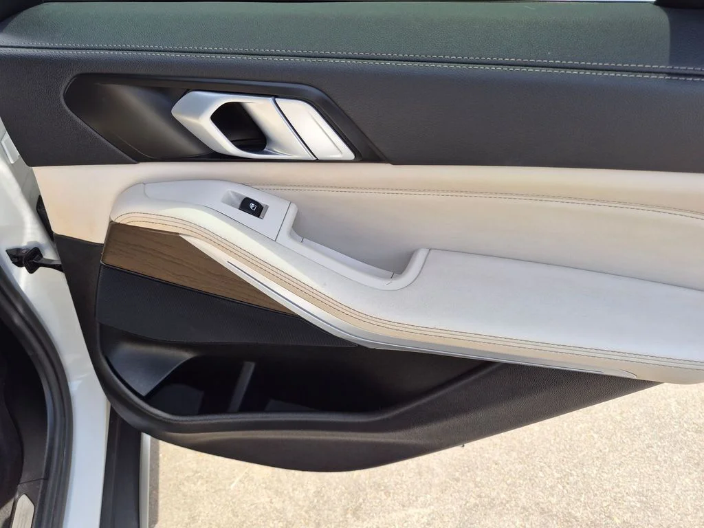Used 2021 White BMW sDrive40i image 36