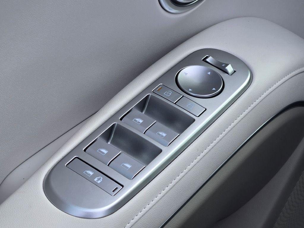 New 2026 White Hyundai SEL AWD image 24
