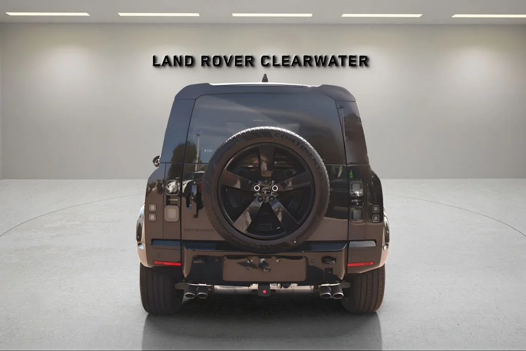 New 2026 Santorini Black Land Rover X-Dynamic SE image 4