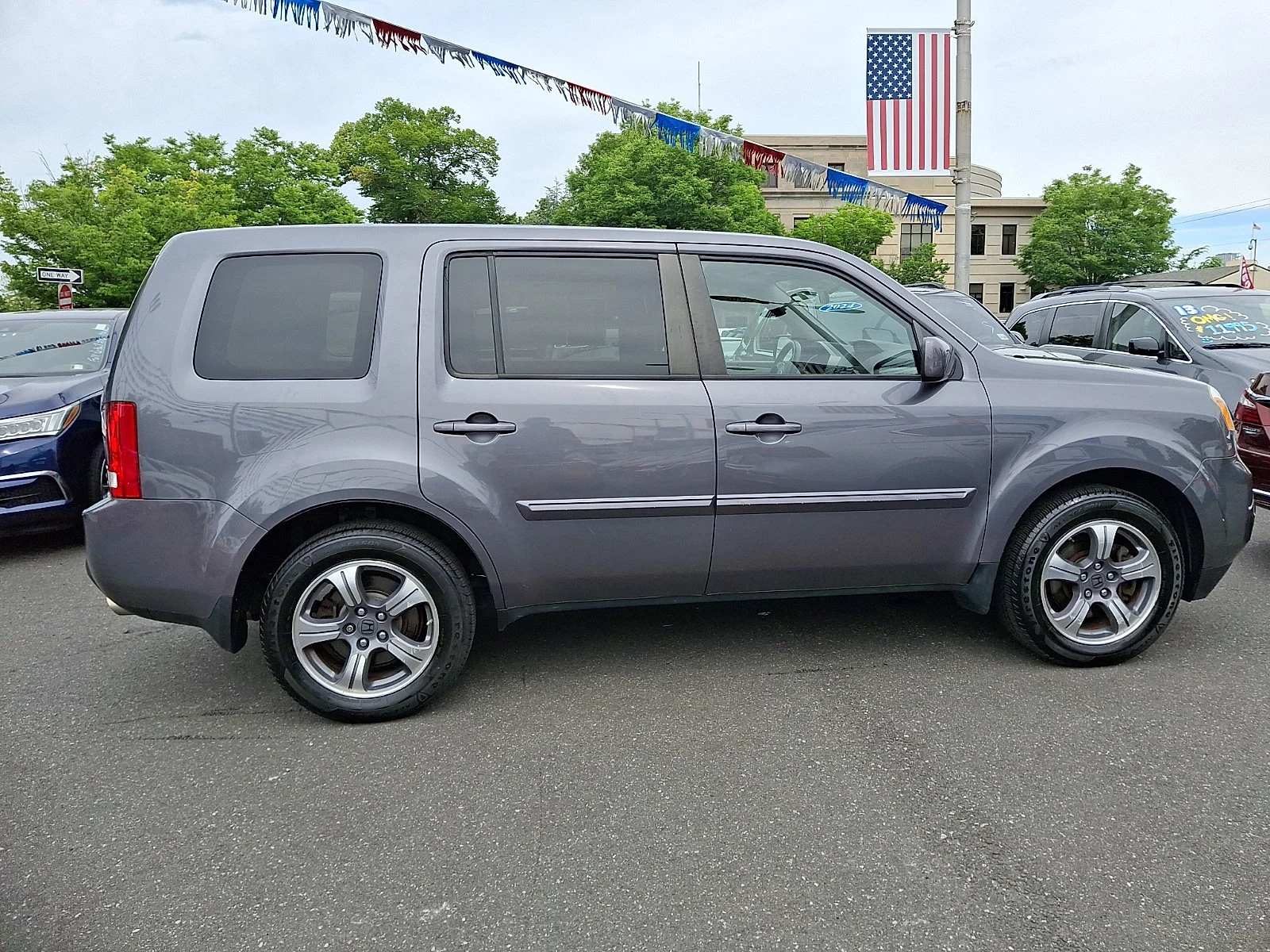 Used 2015 Modern Steel Metallic Honda SE image 7