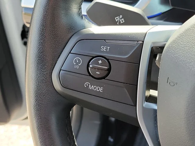 Used 2025  BMW xDrive28i image 29
