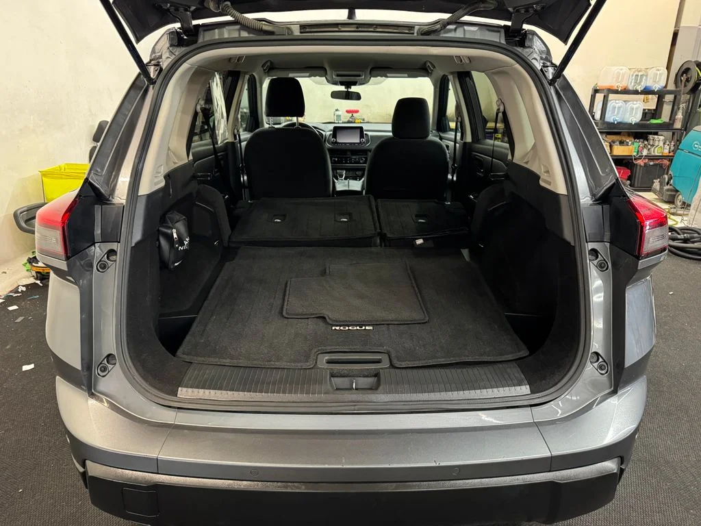 Used 2024 Gray Nissan S image 7