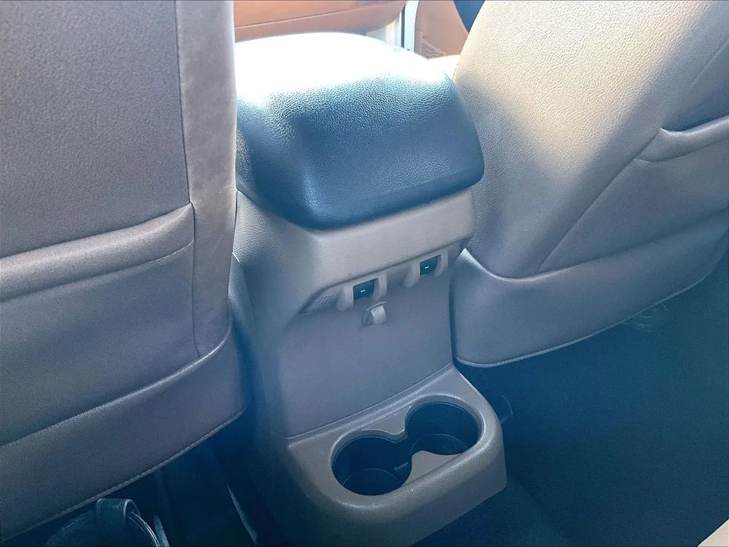 Used 2015 White Jeep Unlimited Sahara image 34