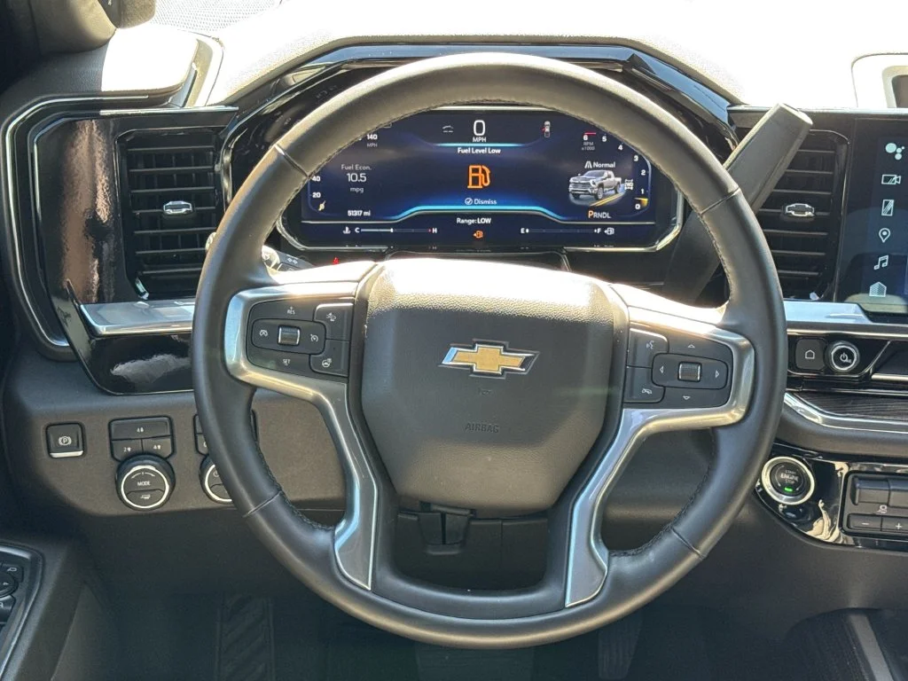 Used 2025 White Chevrolet LT image 23