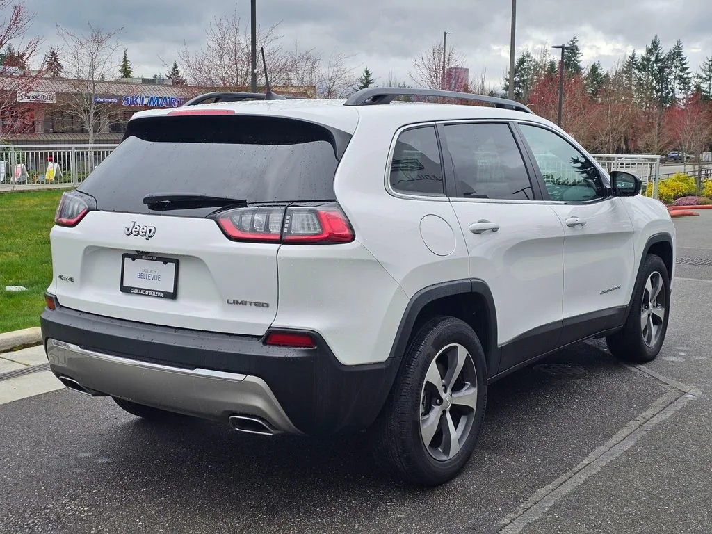 Used 2022  Jeep Limited image 5