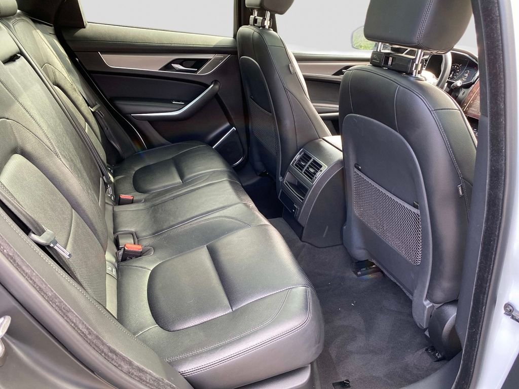 Used 2021  Jaguar P250 image 24