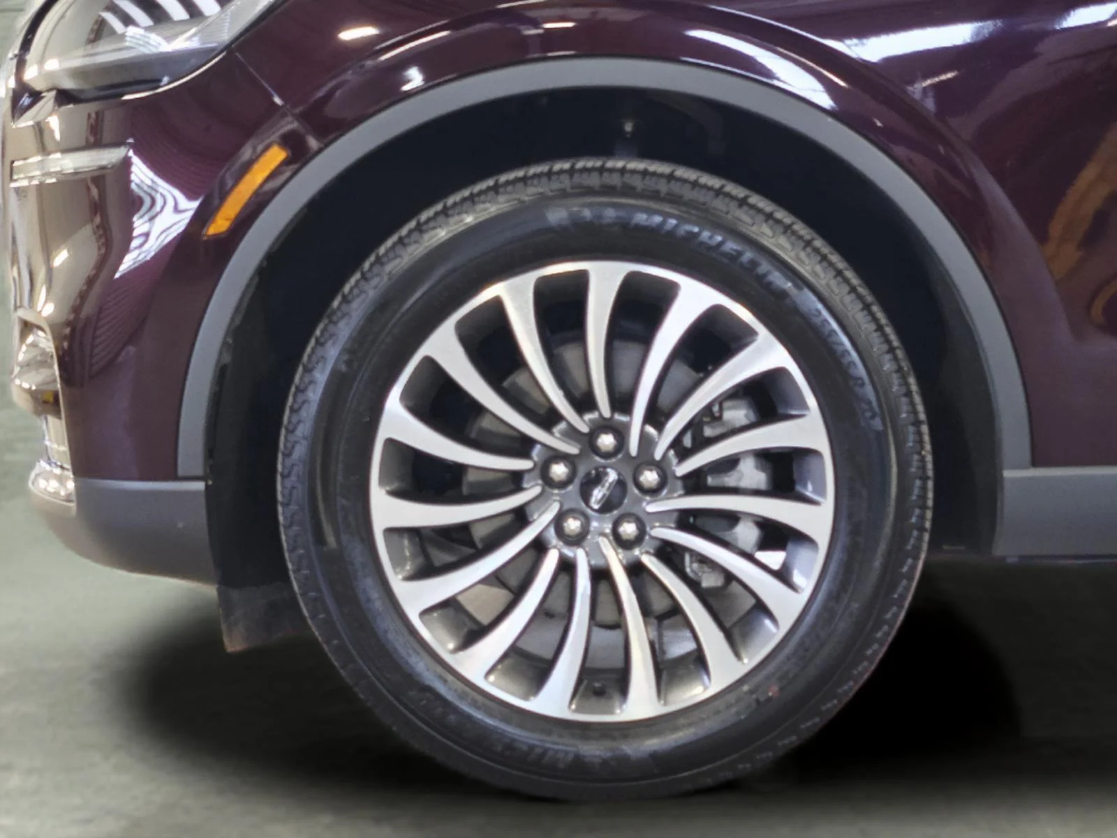 Used 2024 Diamond Red Metallic Tinted Clearcoat LINCOLN RESERVE image 51