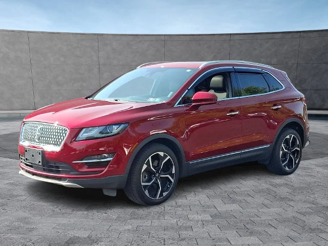 Used 2019 Red Lincoln Reserve image 6