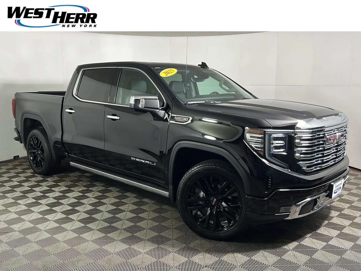 Used 2025 Onyx Black GMC Denali image 1