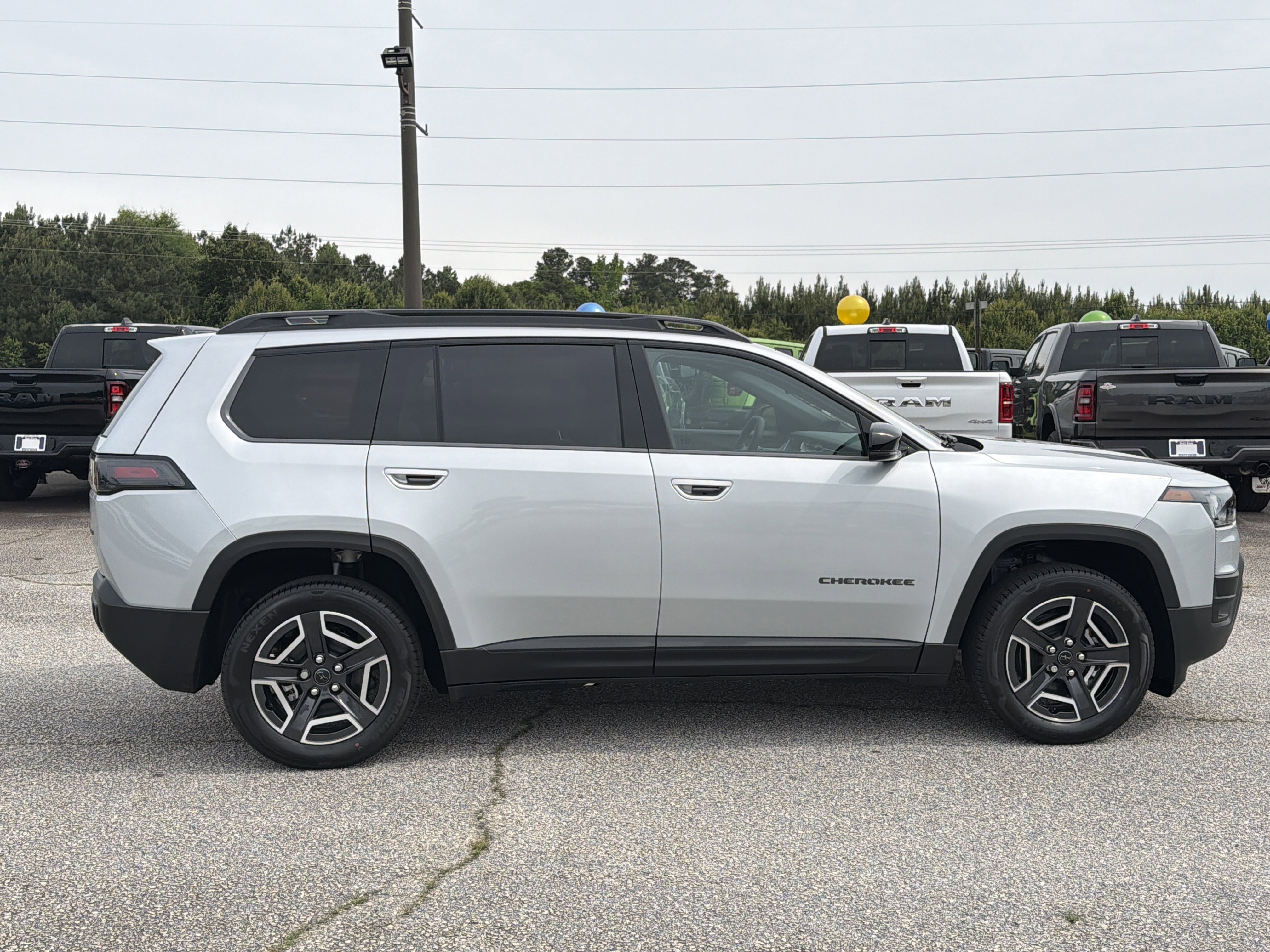 New 2026 Silver Zynith Clear-Coat Exterior Paint Jeep Limited image 10