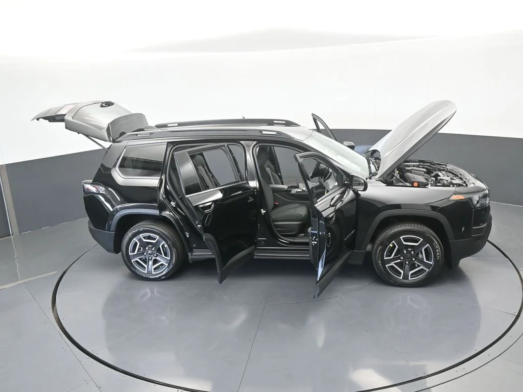 New 2026 Diamond Black Crystal Pearl-Coat Exterior Paint Jeep Laredo image 61