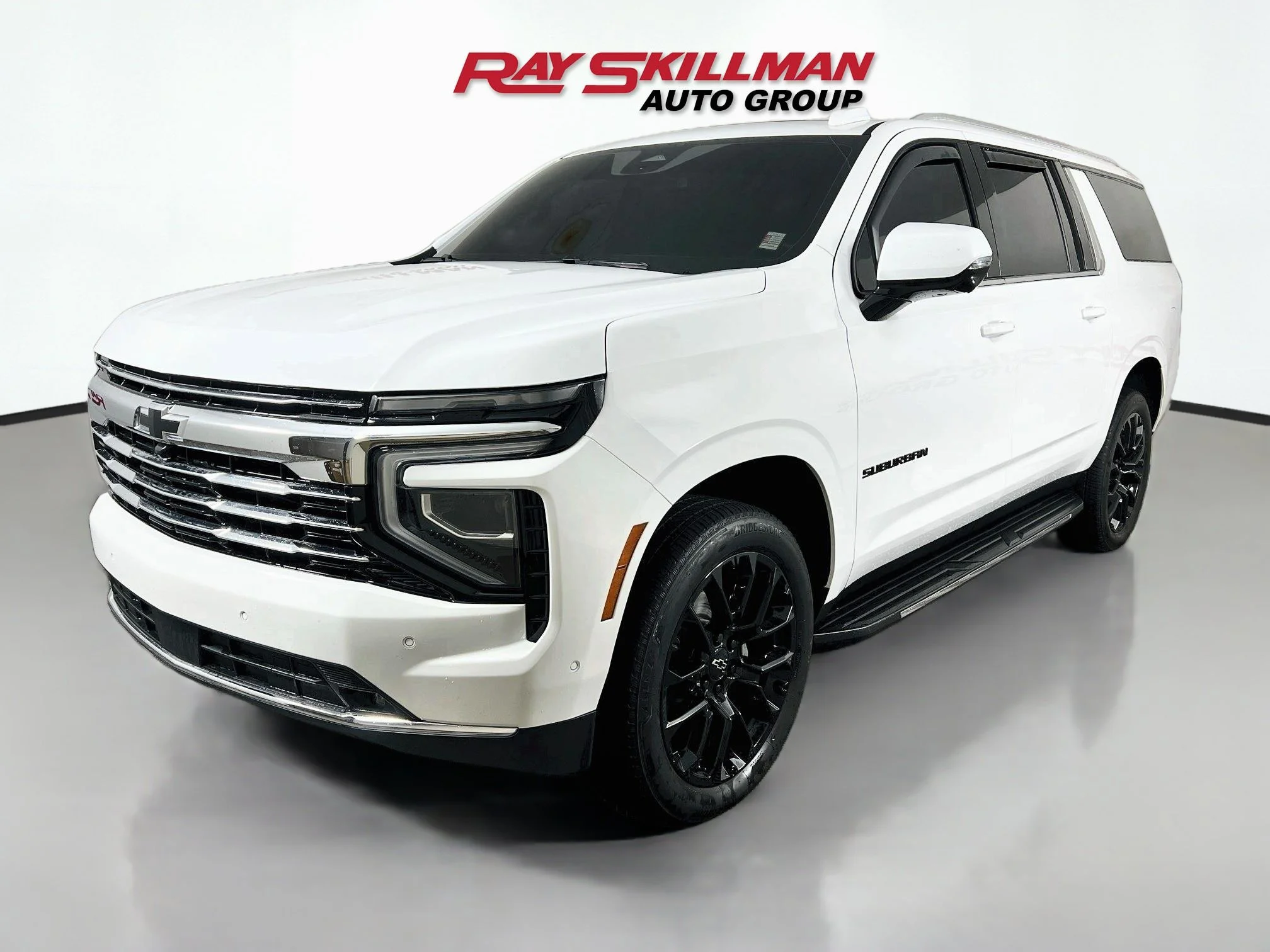 Used 2025 Summit White Chevrolet LT image 3