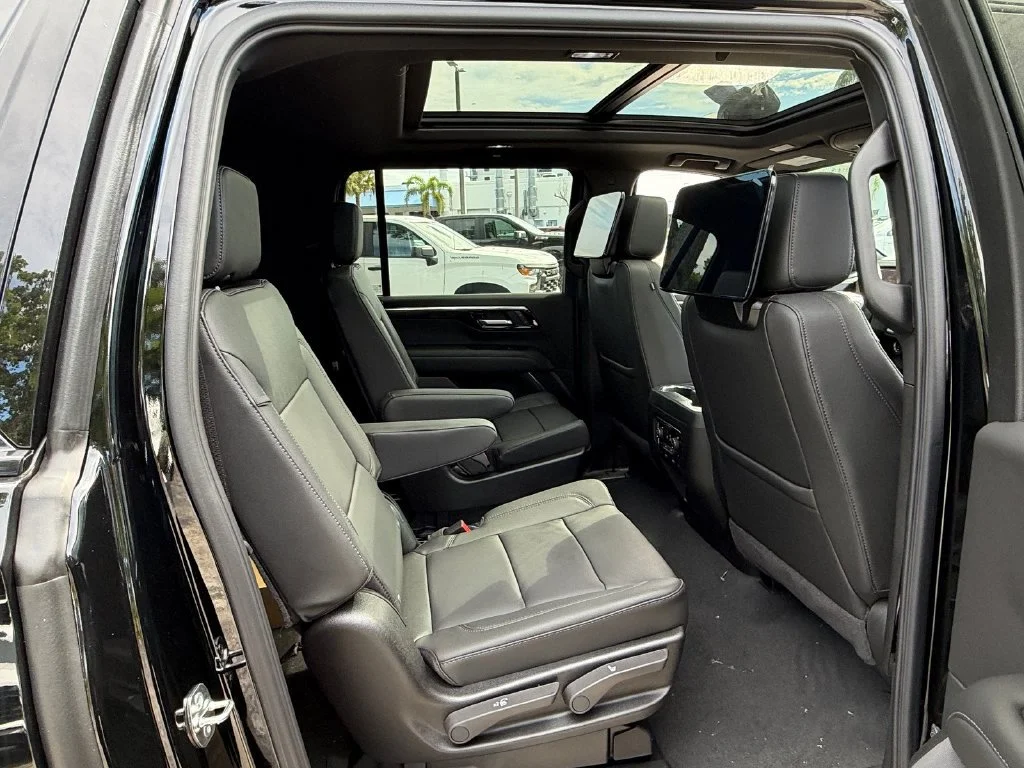2026 Chevrolet Suburban Z71 - Photo 15