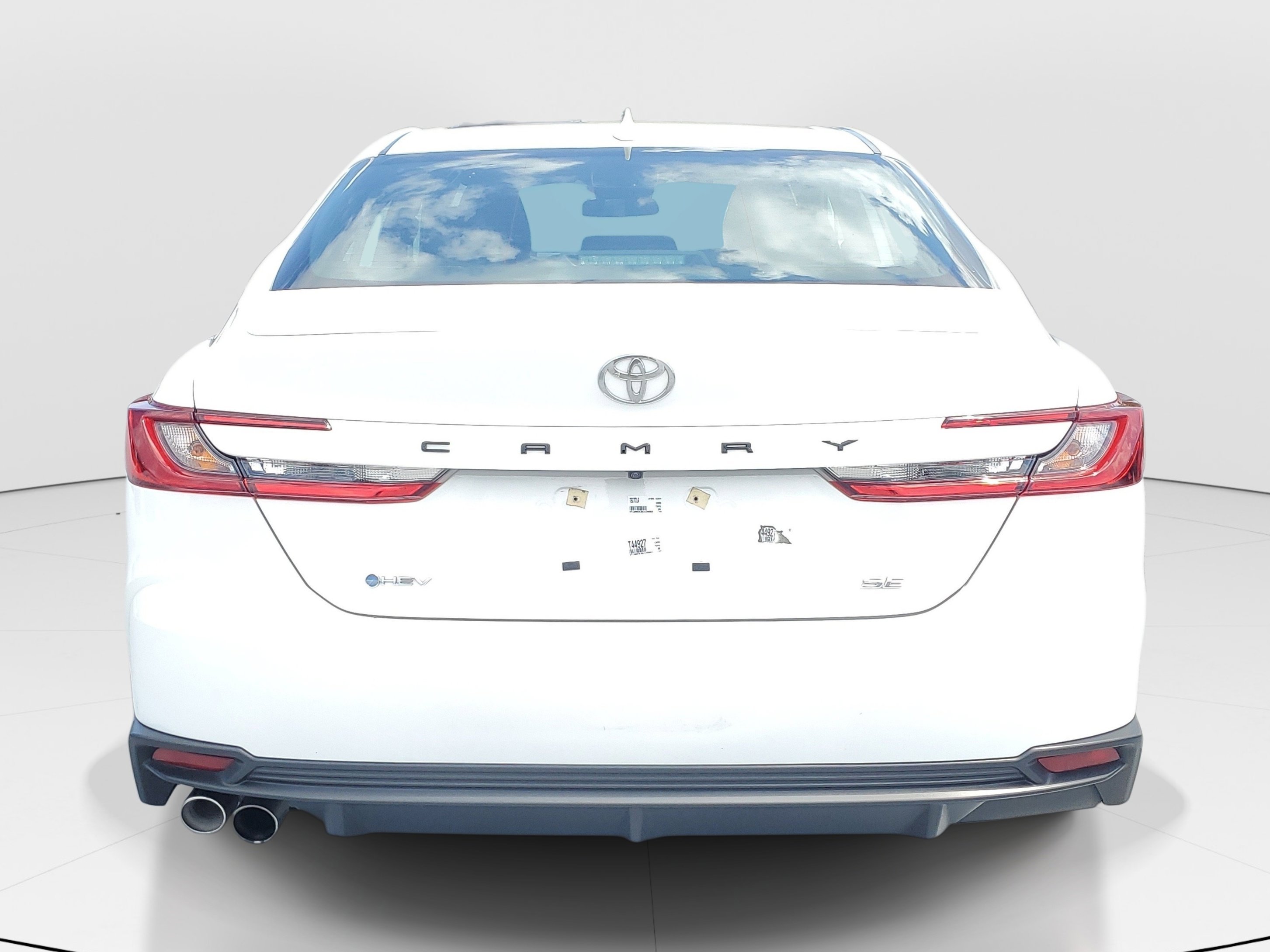 Certified Used 2025 Ice Toyota SE image 5