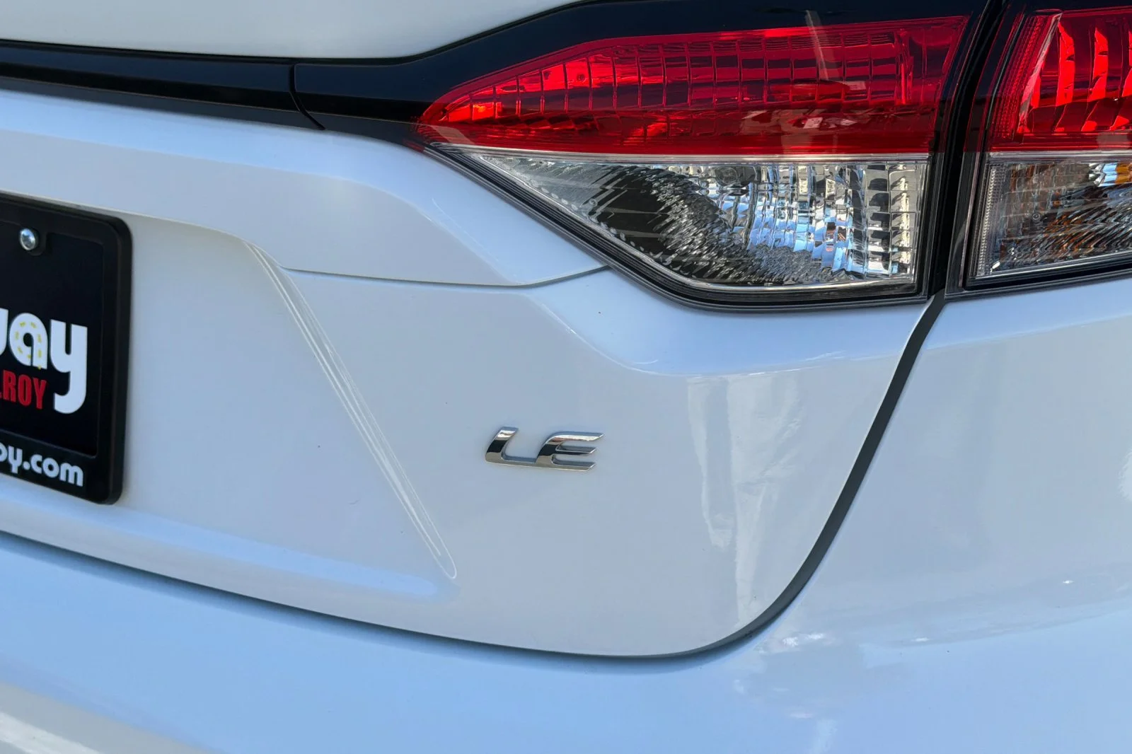 Used 2025 White Toyota LE image 7