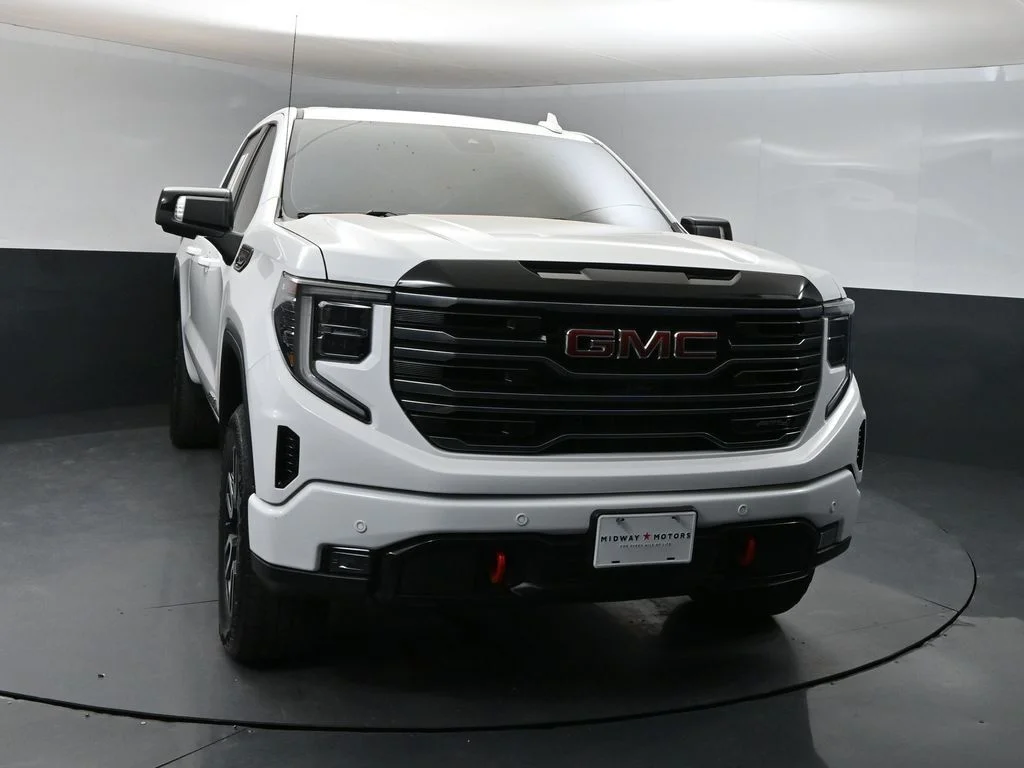 Used 2025 White GMC AT4 image 6