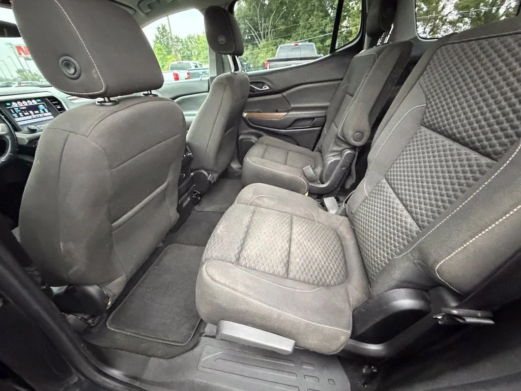 Used 2017 EBONY TWILIGHT METALLIC GMC SLE image 52