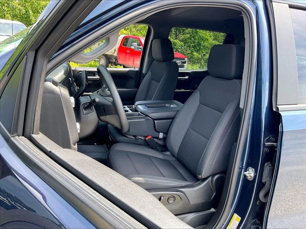 Used 2022 Pacific Blue Metallic GMC Pro image 9