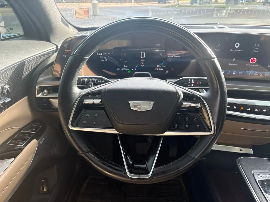 Used 2024 Emerald Cadillac Luxury image 13