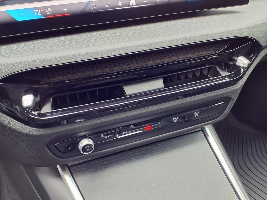 New 2026 Dravit Grey Metallic BMW 330i xDrive image 4