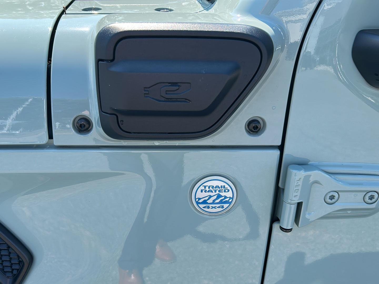 Used 2023 Earl Clearcoat Jeep Sahara image 10
