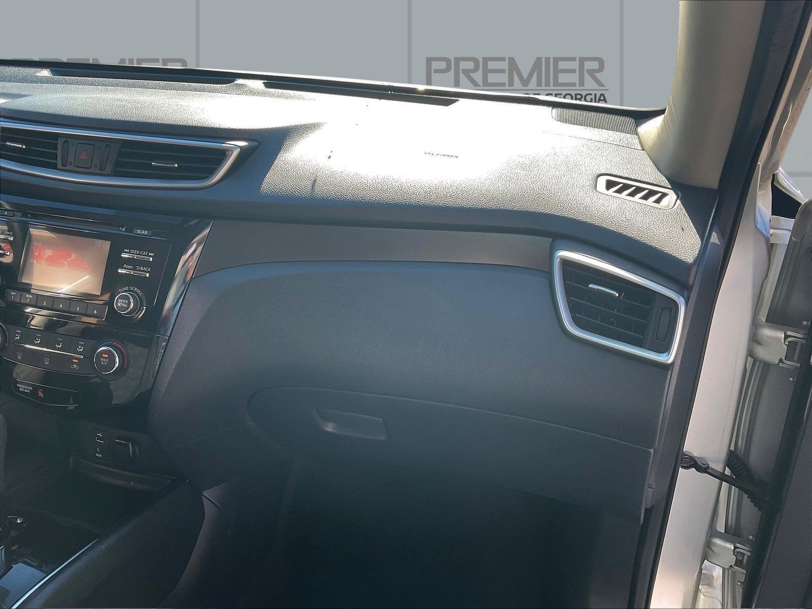 Used 2015 Silver Nissan S image 27