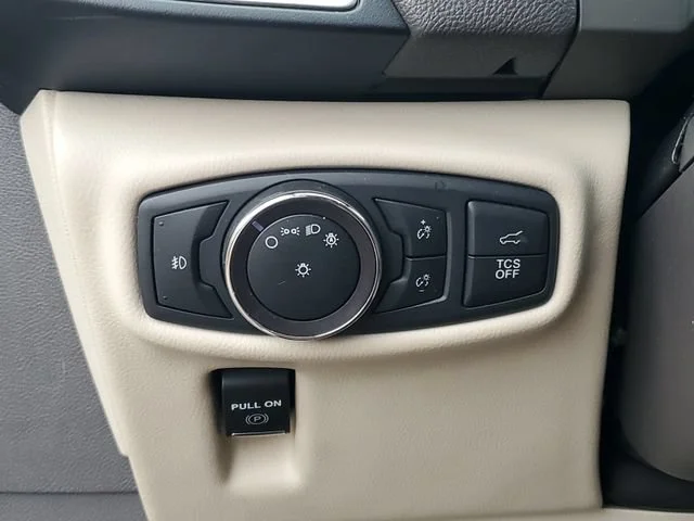 Used 2019 Iced Mocha Prem Lincoln Reserve image 21