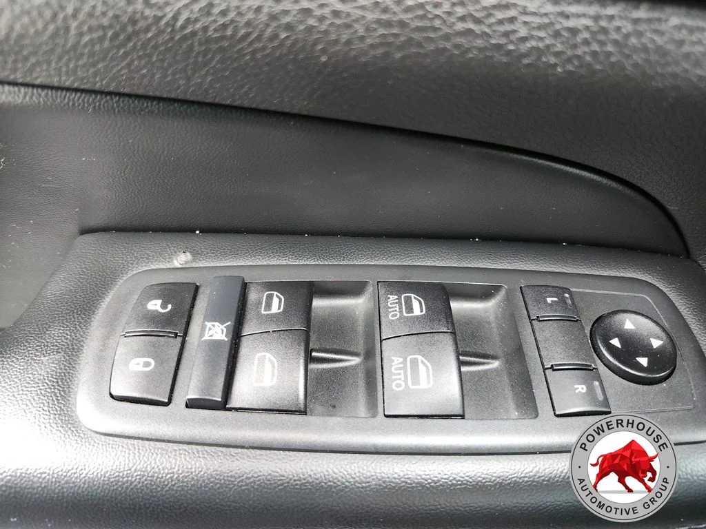 Used 2020 Black Jeep Altitude image 25