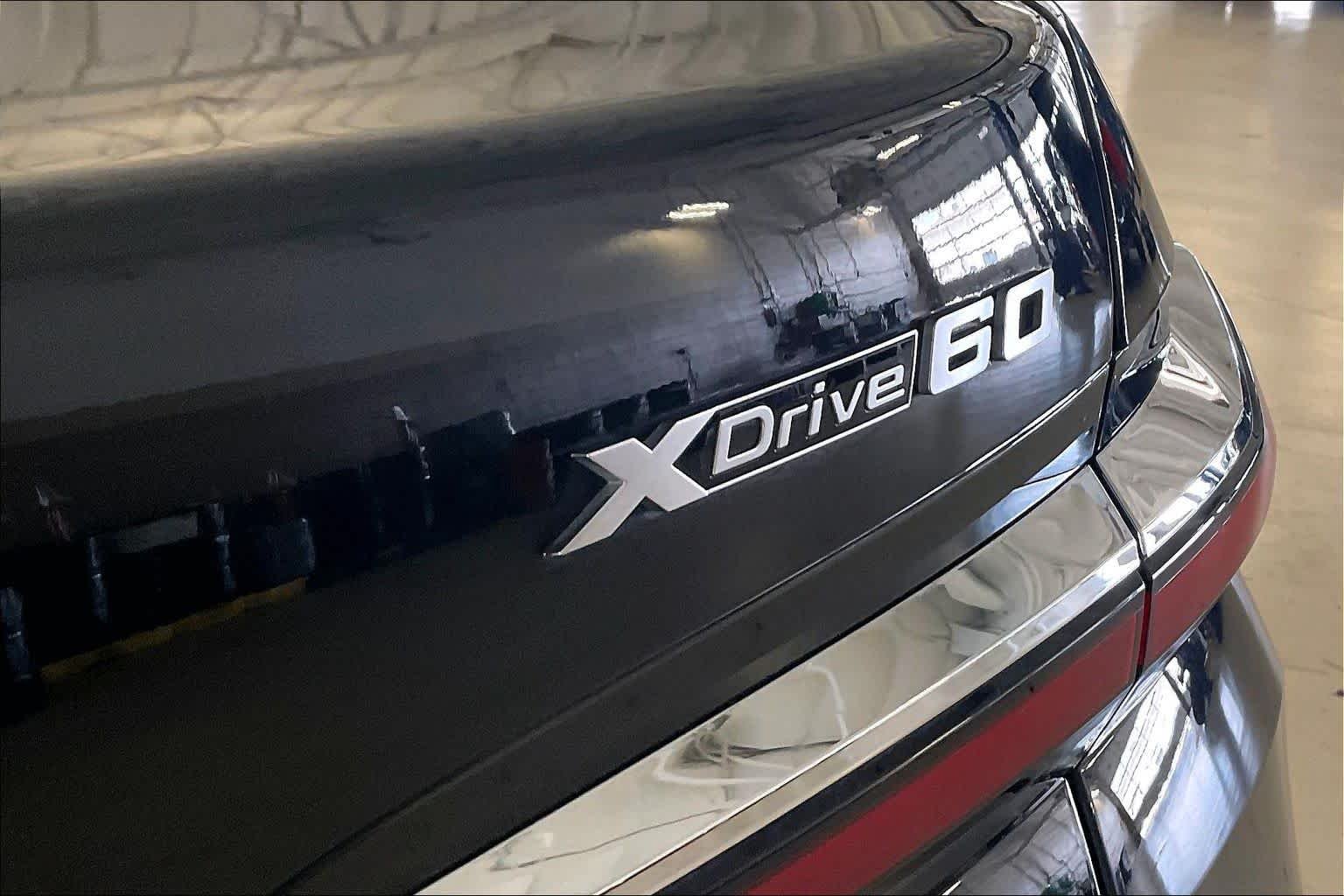 Used 2024 Black Sapphire Metallic BMW xDrive60 image 9