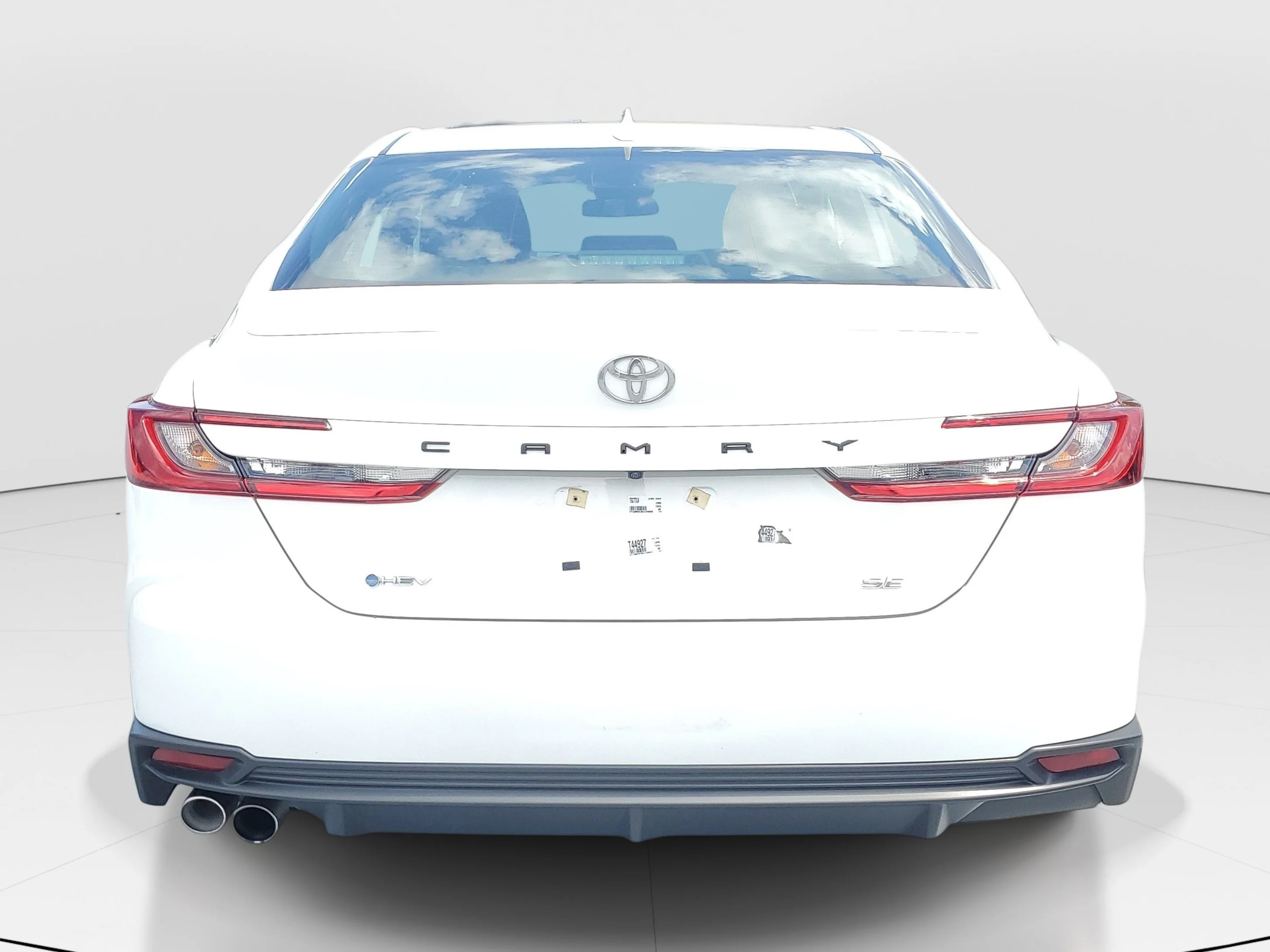 Certified Used 2025 Ice Toyota SE image 5