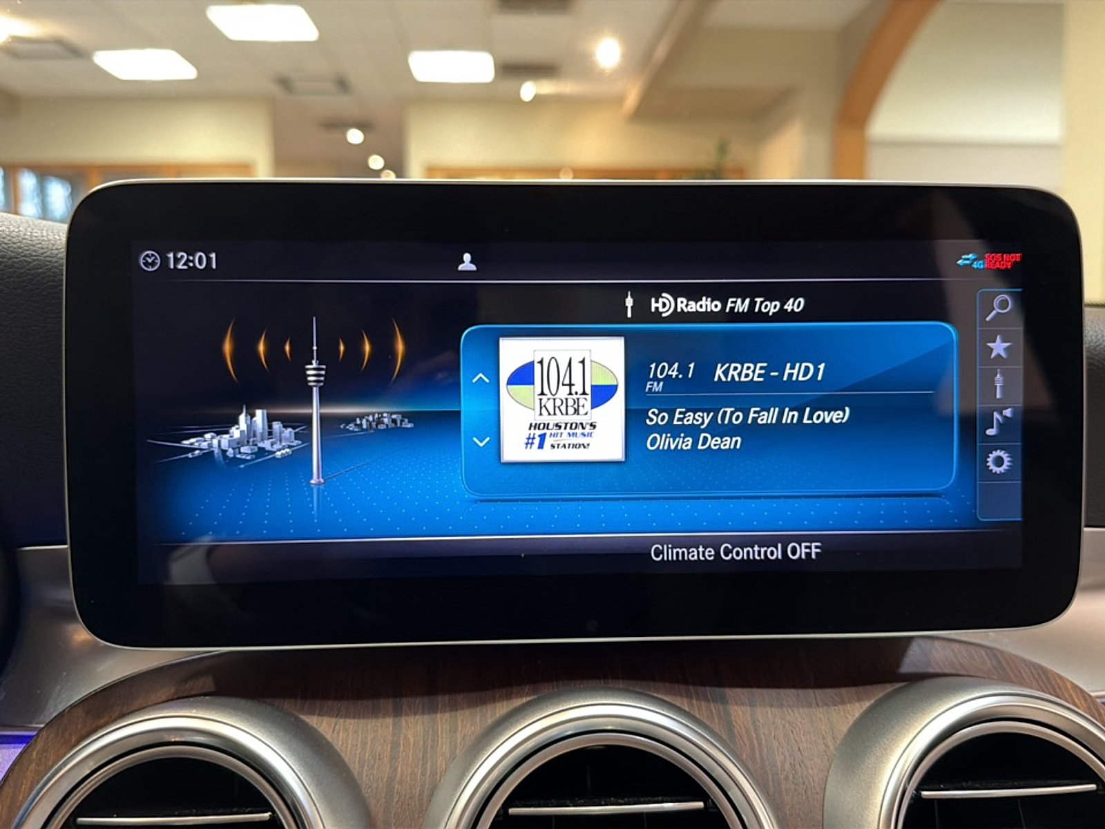 Used 2021 Lunar Blue Metallic Mercedes-Benz 4MATIC® Sedan image 19