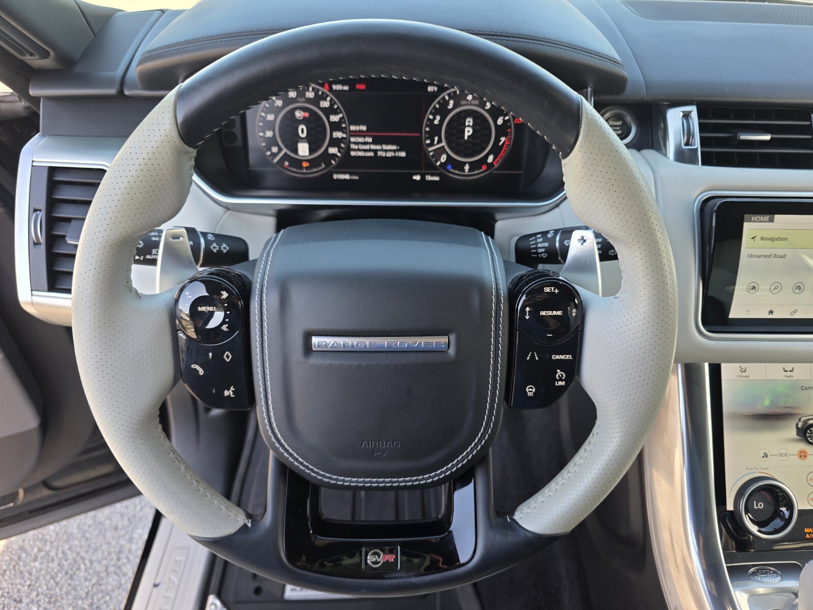 Used 2021 Santorini Black Metallic Land Rover SVR image 19