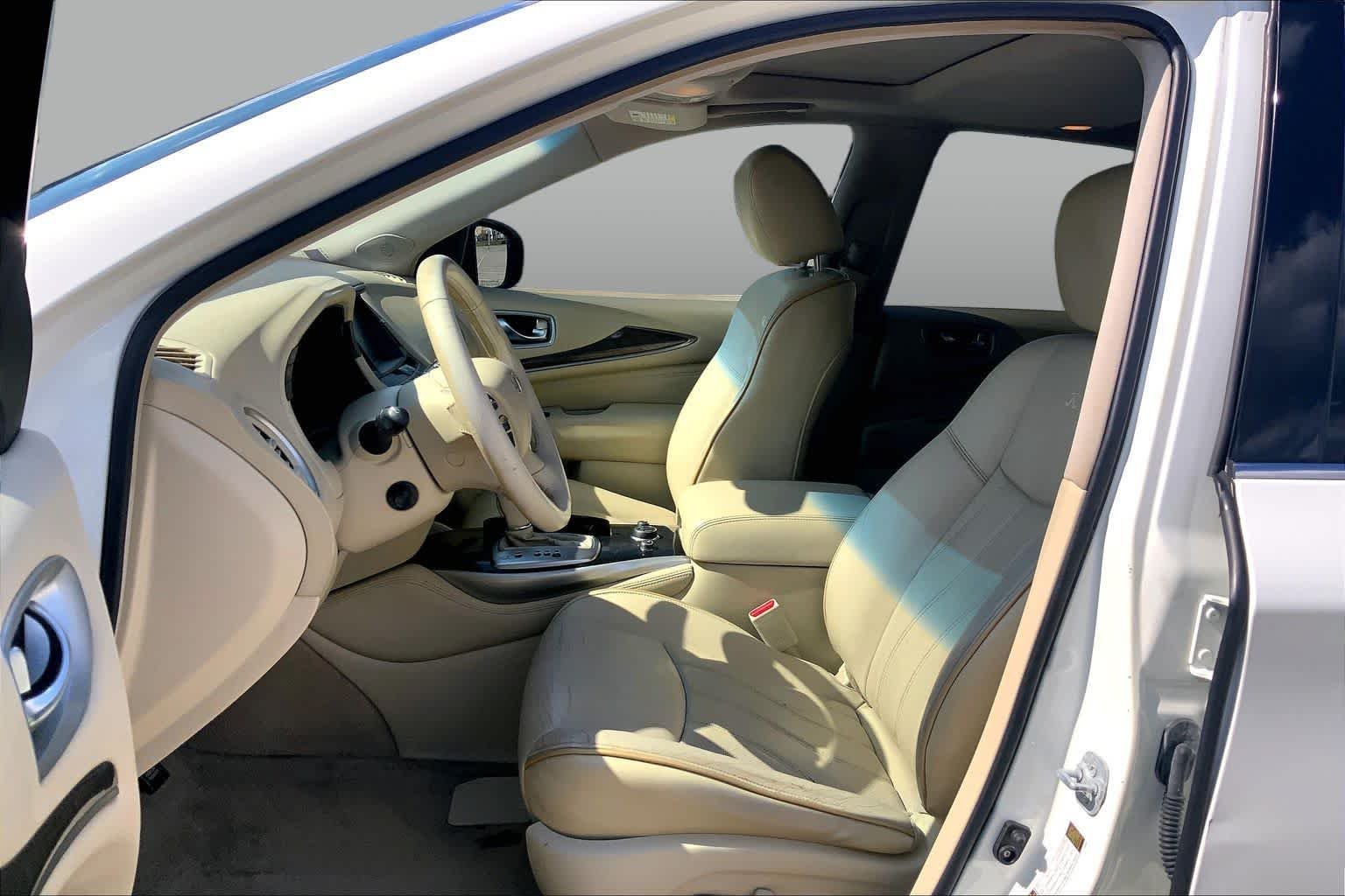 Used 2014 Moonlight White INFINITI  image 7