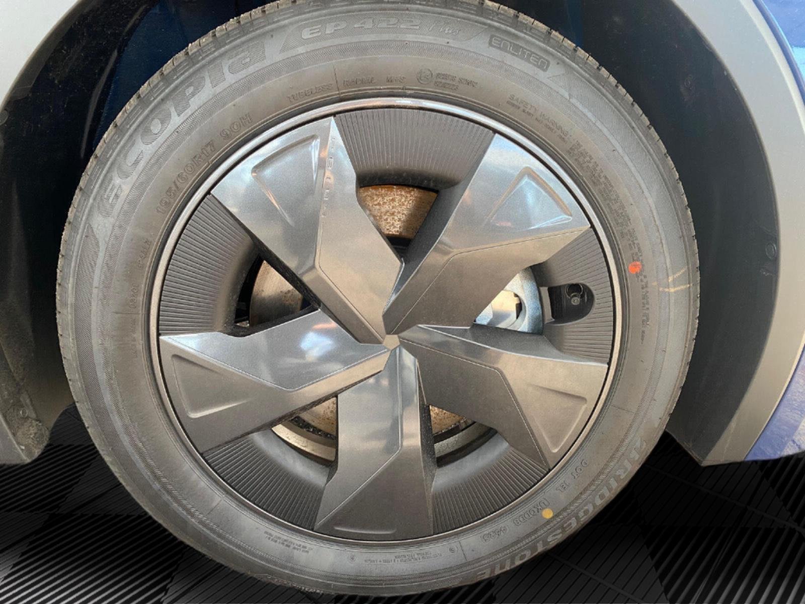 2026 Toyota Prius Plug-in Hybrid SE - Photo 14