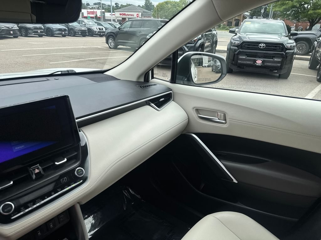Used 2023 Beige Toyota XLE image 31