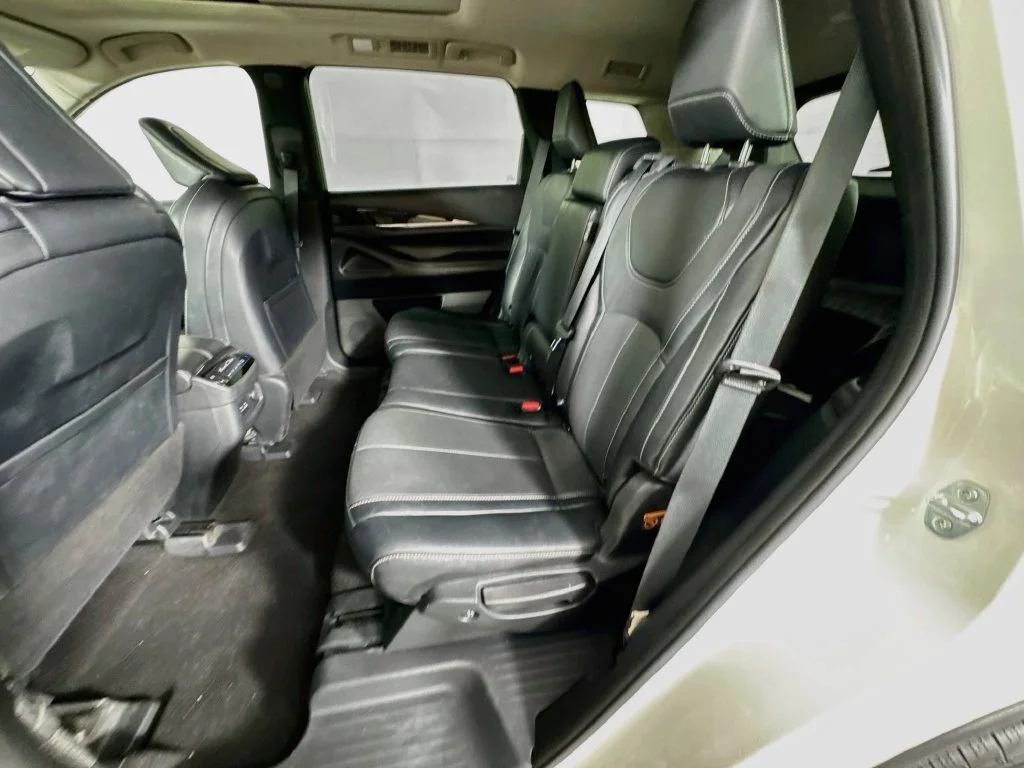 Certified Used 2024 White INFINITI PURE image 33