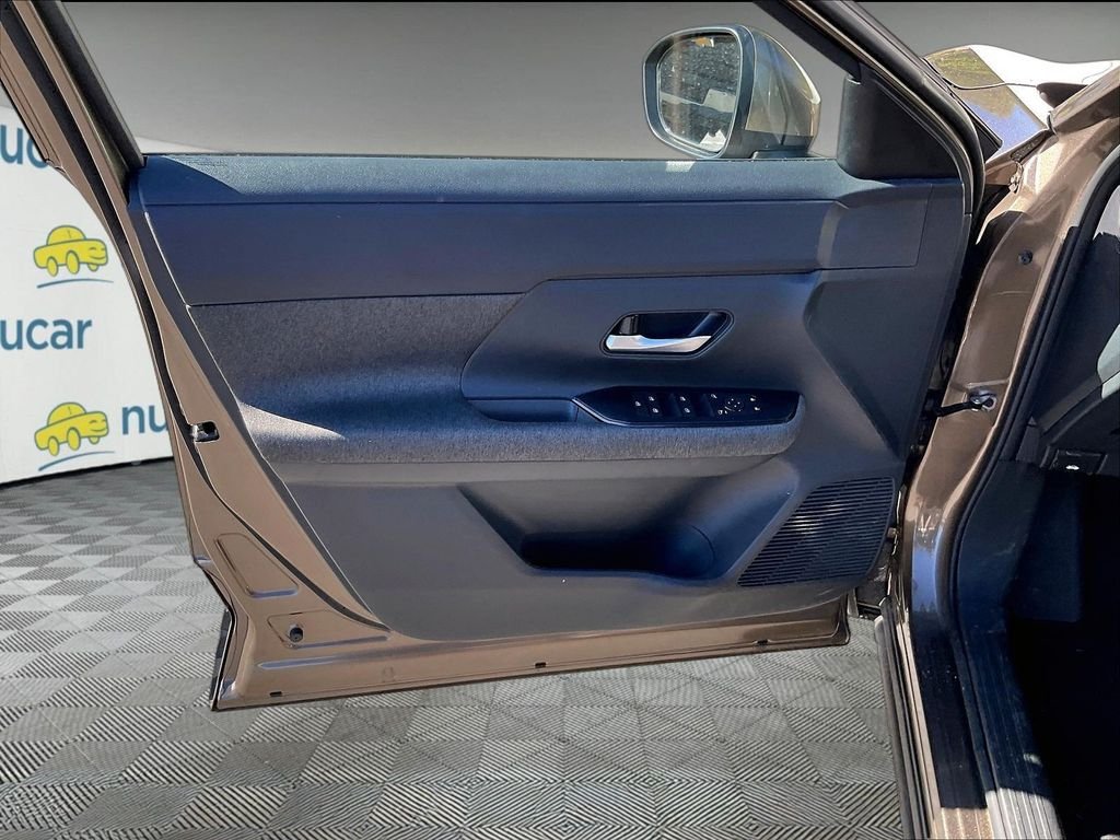 Used 2025 Canyon Bronze Metallic Nissan SV image 9