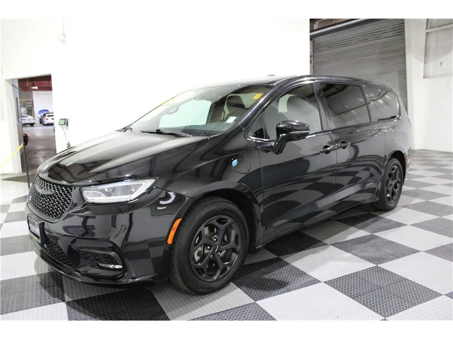 Used 2022 Brilliant Black Crystal Pearlcoat Chrysler Hybrid Touring L image 7