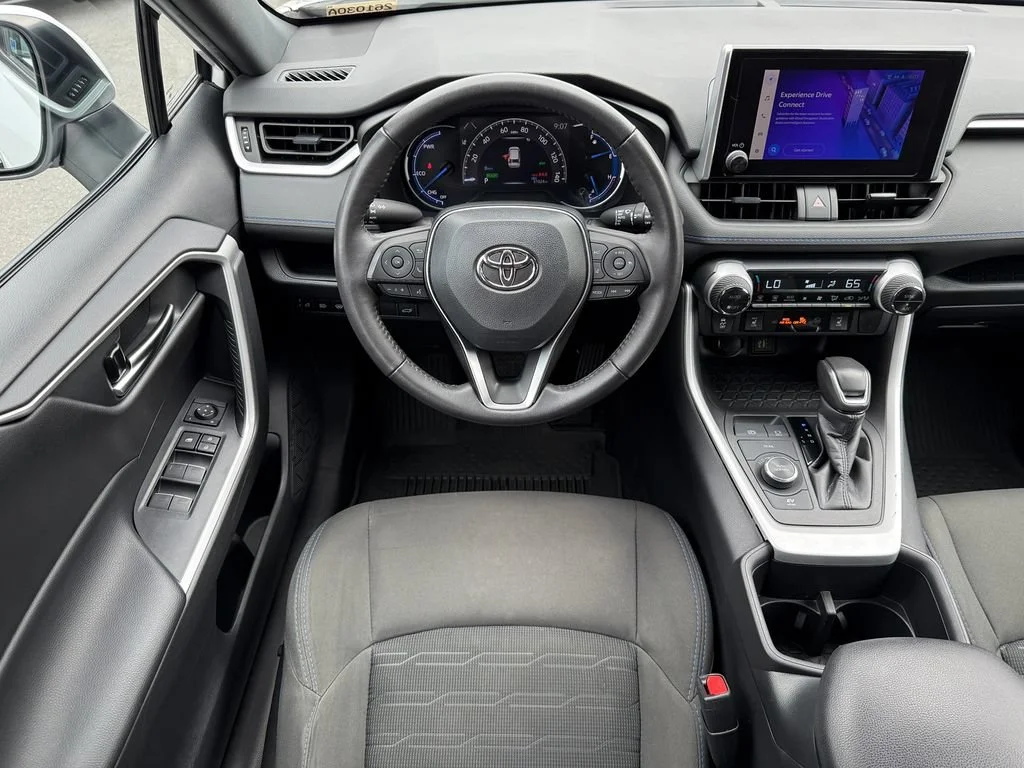 Used 2023  Toyota Hybrid SE image 21