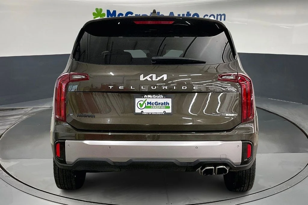 Certified Used 2025 Green Kia S image 7