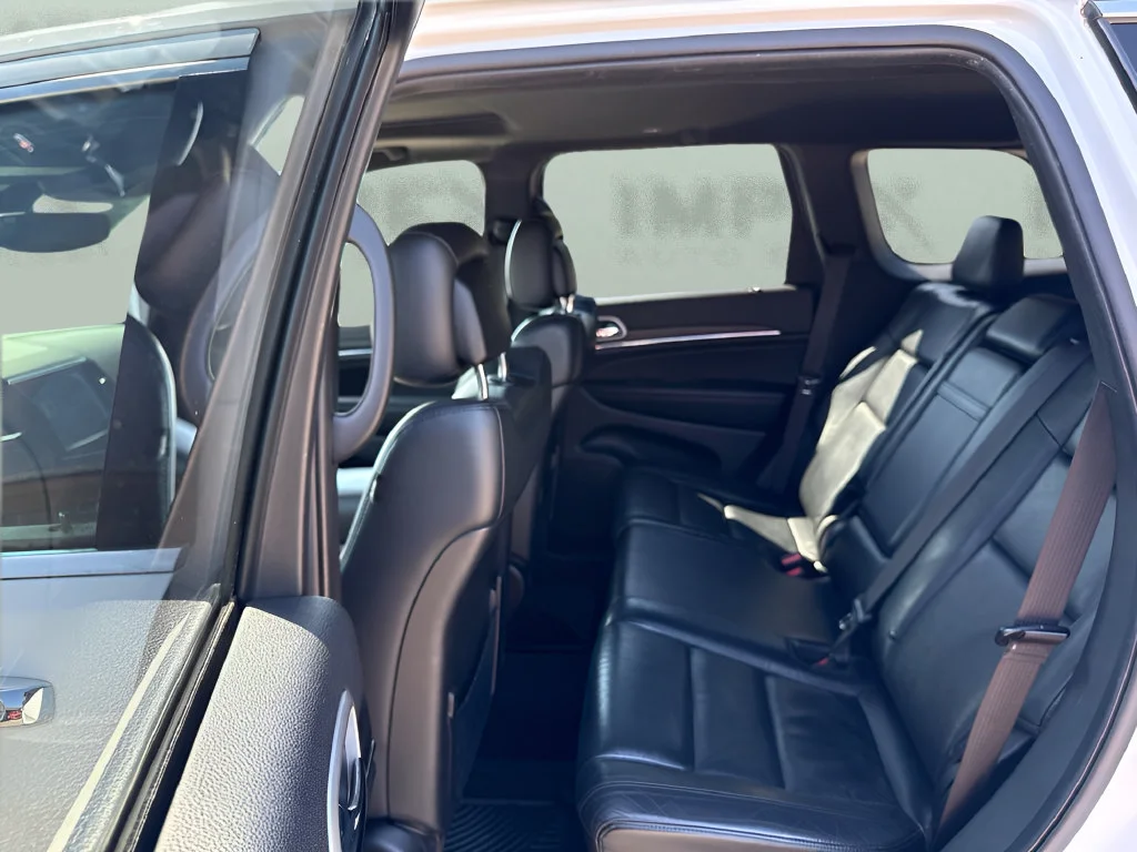 Used 2022  Jeep Limited image 14