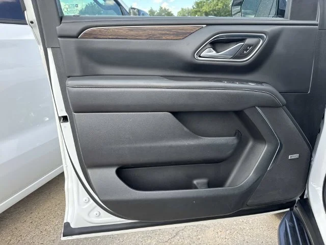 Used 2022 White Chevrolet Premier image 34