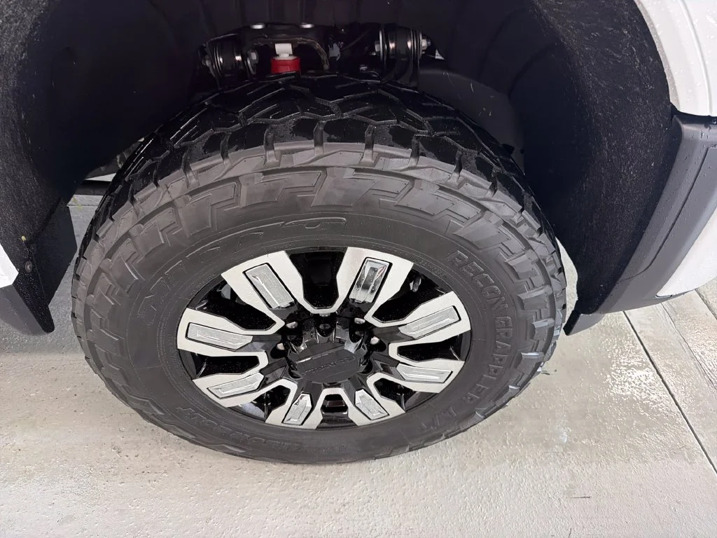 Used 2025 White GMC Denali image 5