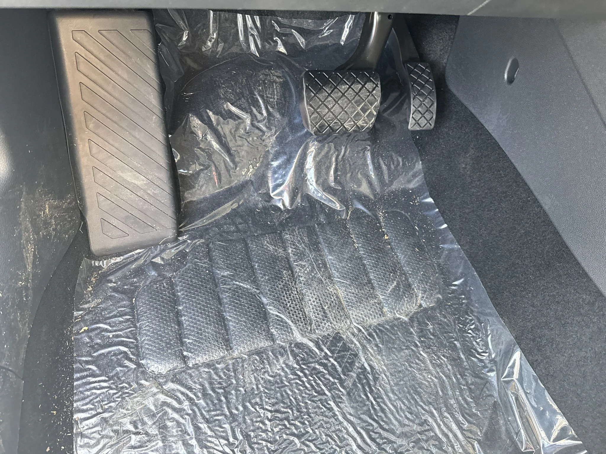 New 2026 Pyrite Silver Metallic Volkswagen SE image 15
