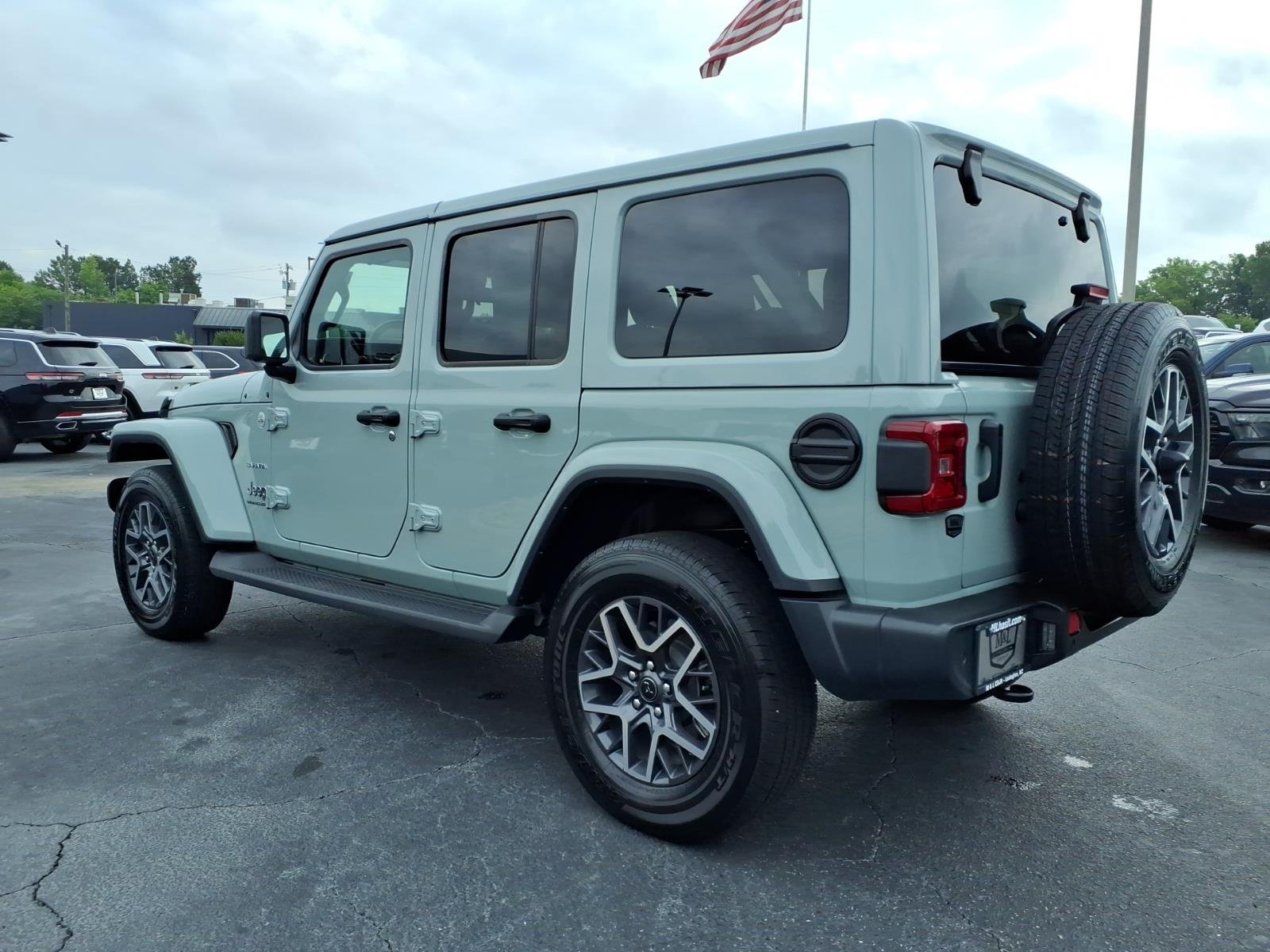 Used 2024 Gray Jeep Sahara image 20