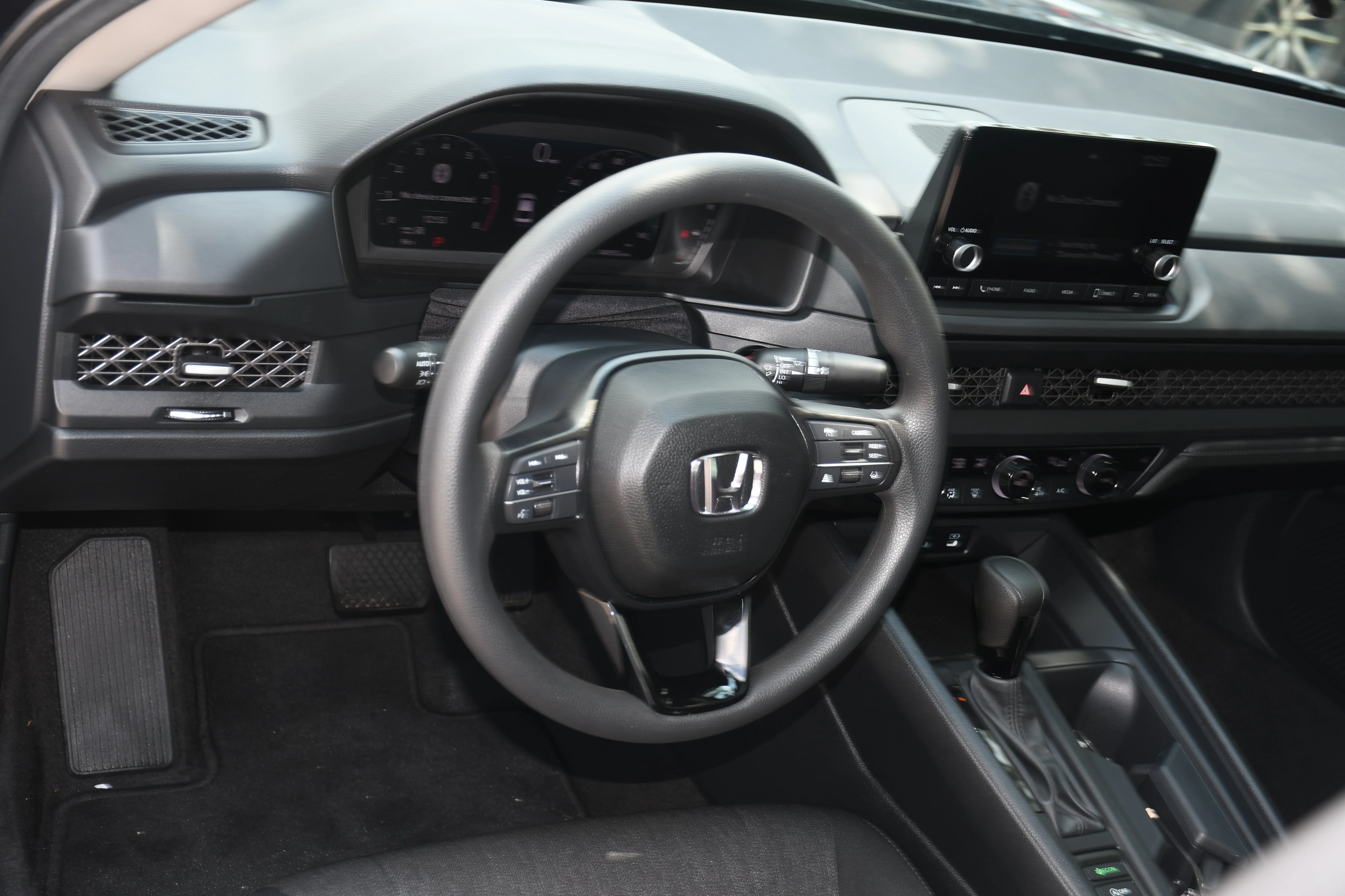 2025 Honda Accord SE - Photo 31