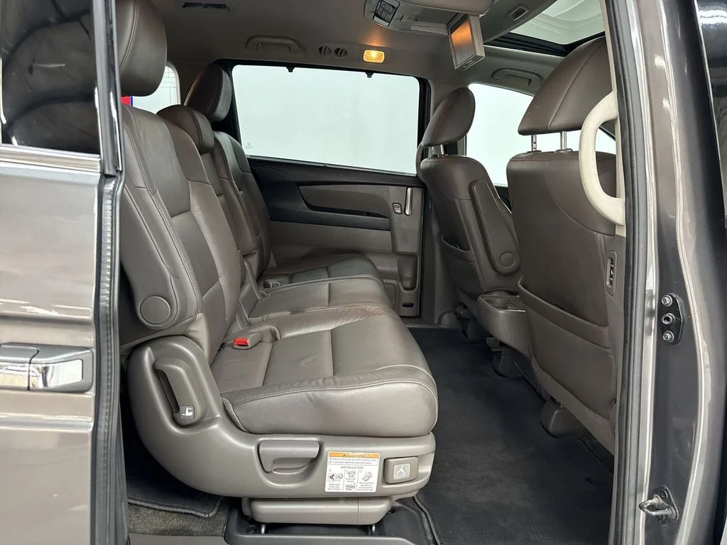 Used 2013 White Diamond Pearl Honda Touring Elite image 17