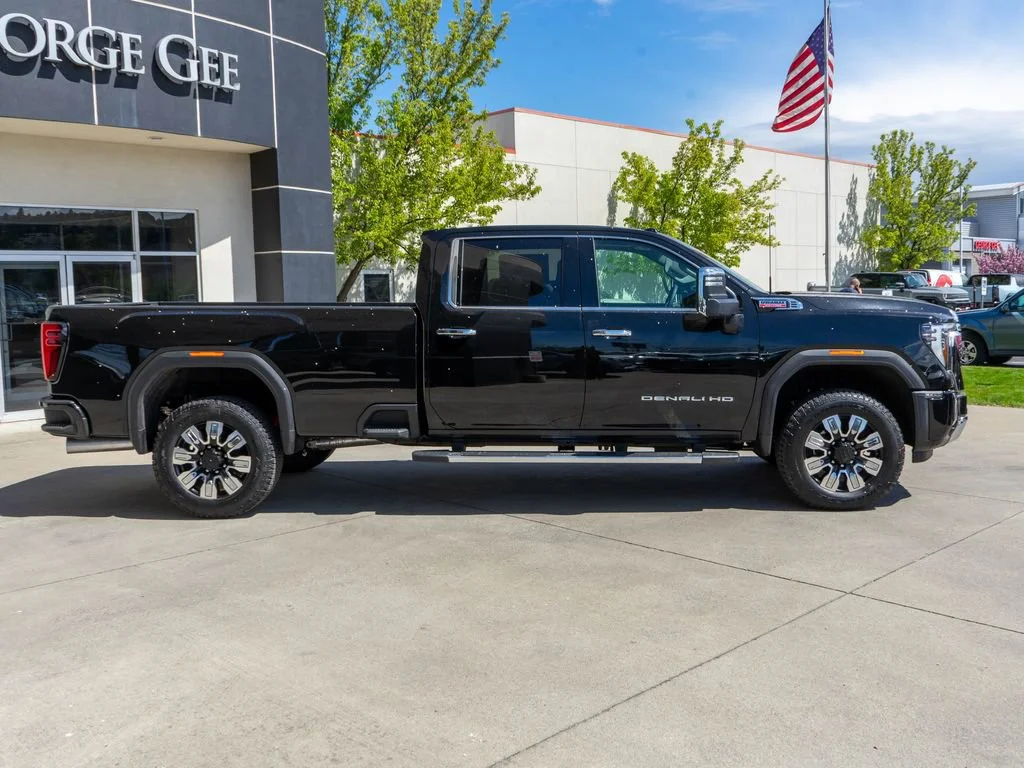 2026 GMC Sierra 3500HD Denali - Photo 8