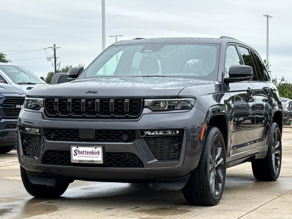 New 2026 Baltic Gray Metallic Clear-Coat Exterior Paint Jeep Limited Reserve image 3
